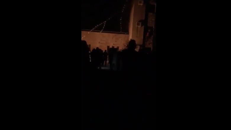 به‌ ڤیدیۆ.. له‌كاتی هێرشكردنه‌ سه‌ر لقی پارتی ده‌ڵێن: "نابێت یه‌ك پارتی به‌ زیندوویی ده‌رچێت"